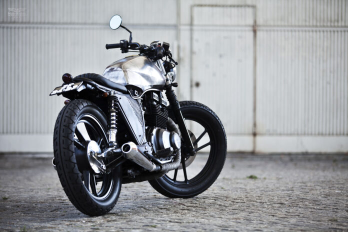 Suzuki GSX400 Dented Brat