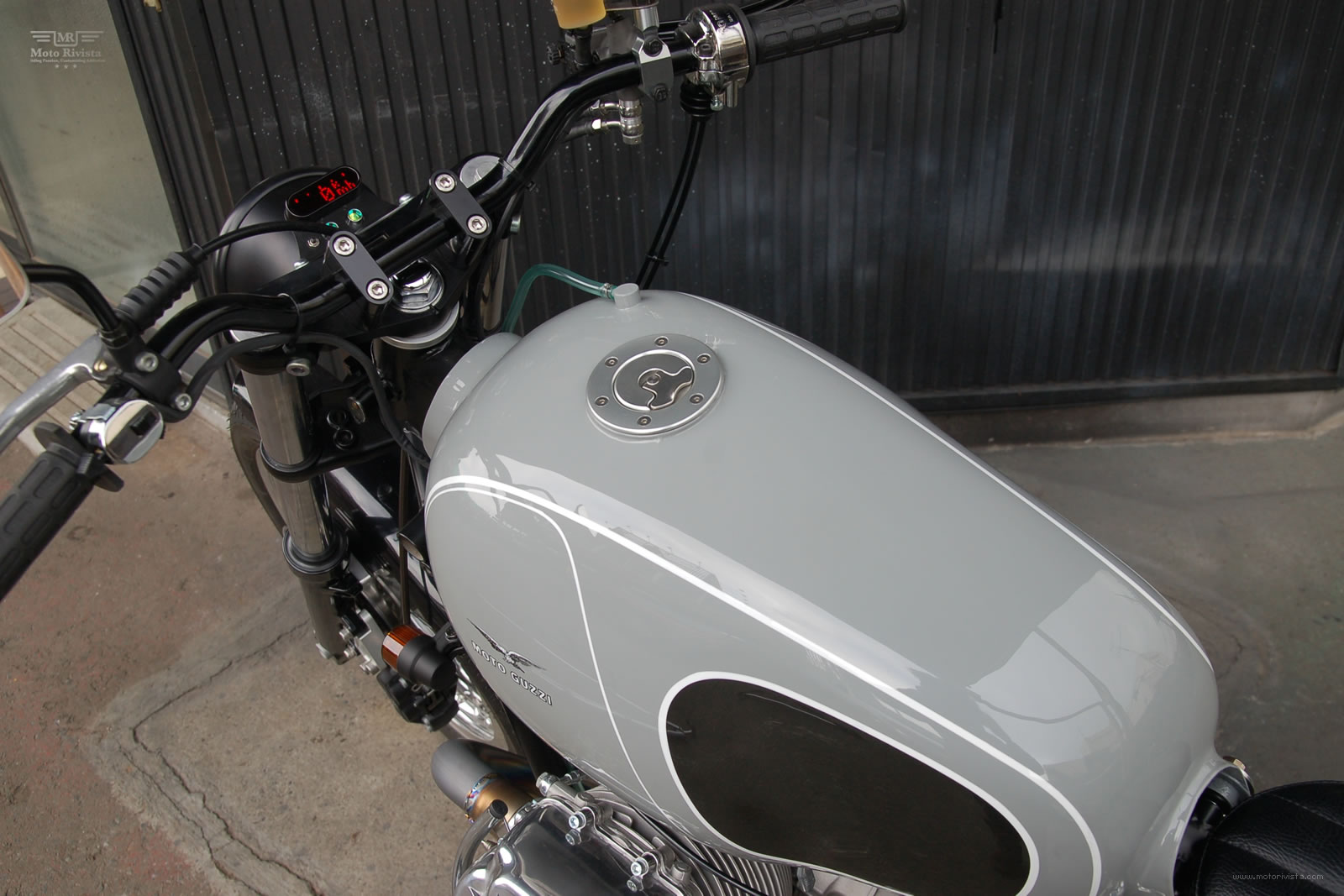 Moto Guzzi Ambassador 750 Custom 1